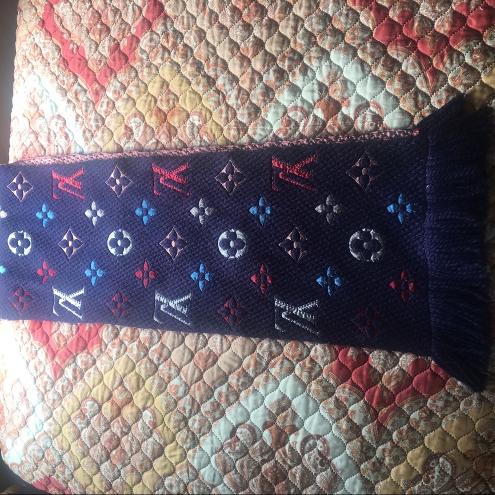 Louis Vuitton Rainbow Scarf - Picture 4 of 6